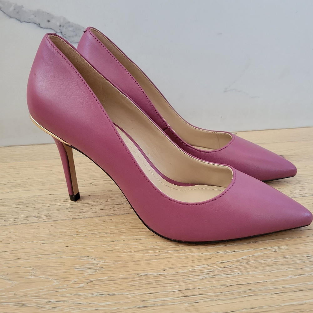 Coach Wiley Pump. Size 6. Light Raspberry.